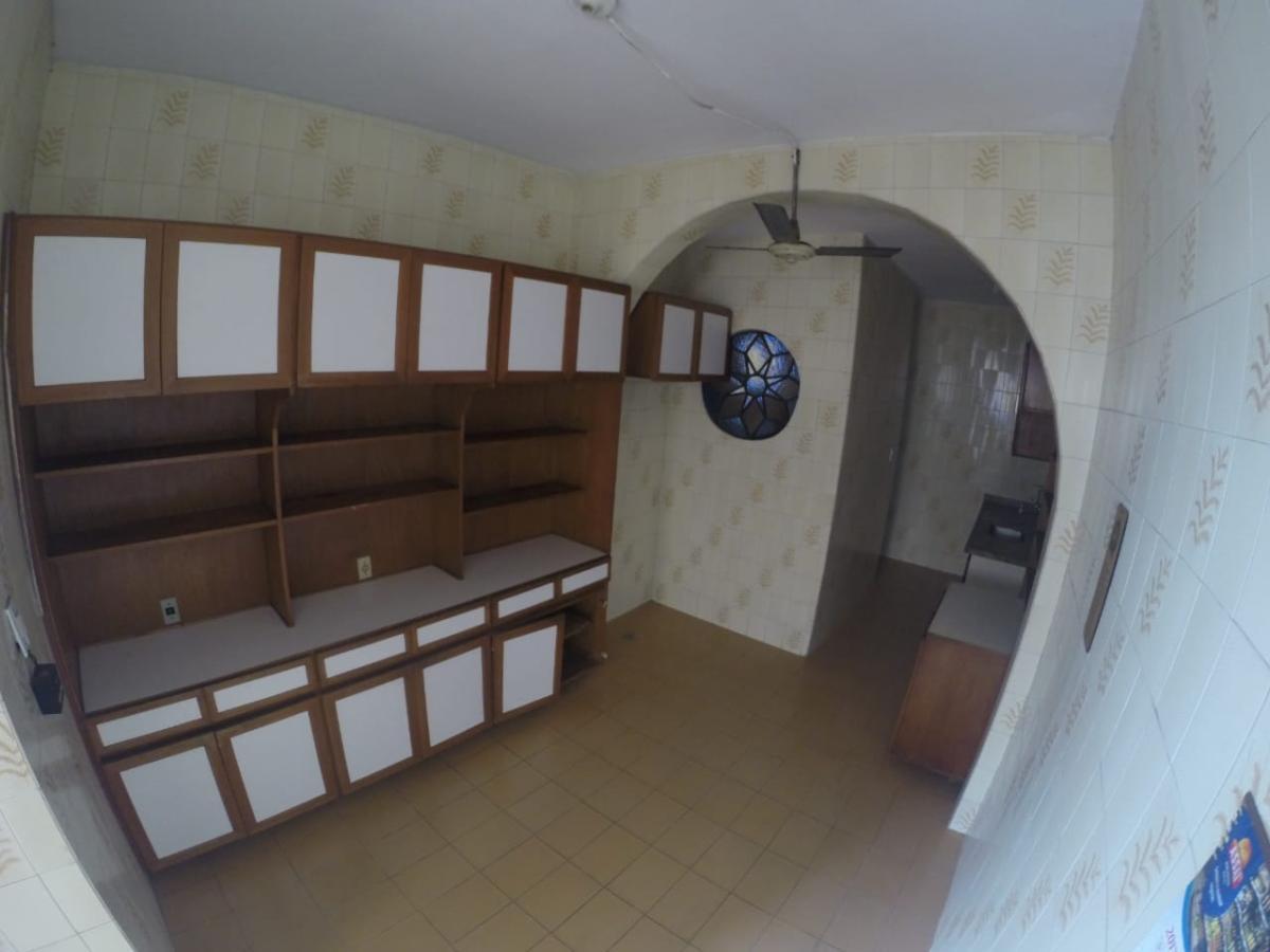 Casa para alugar com 3 quartos, 305m² - Foto 7