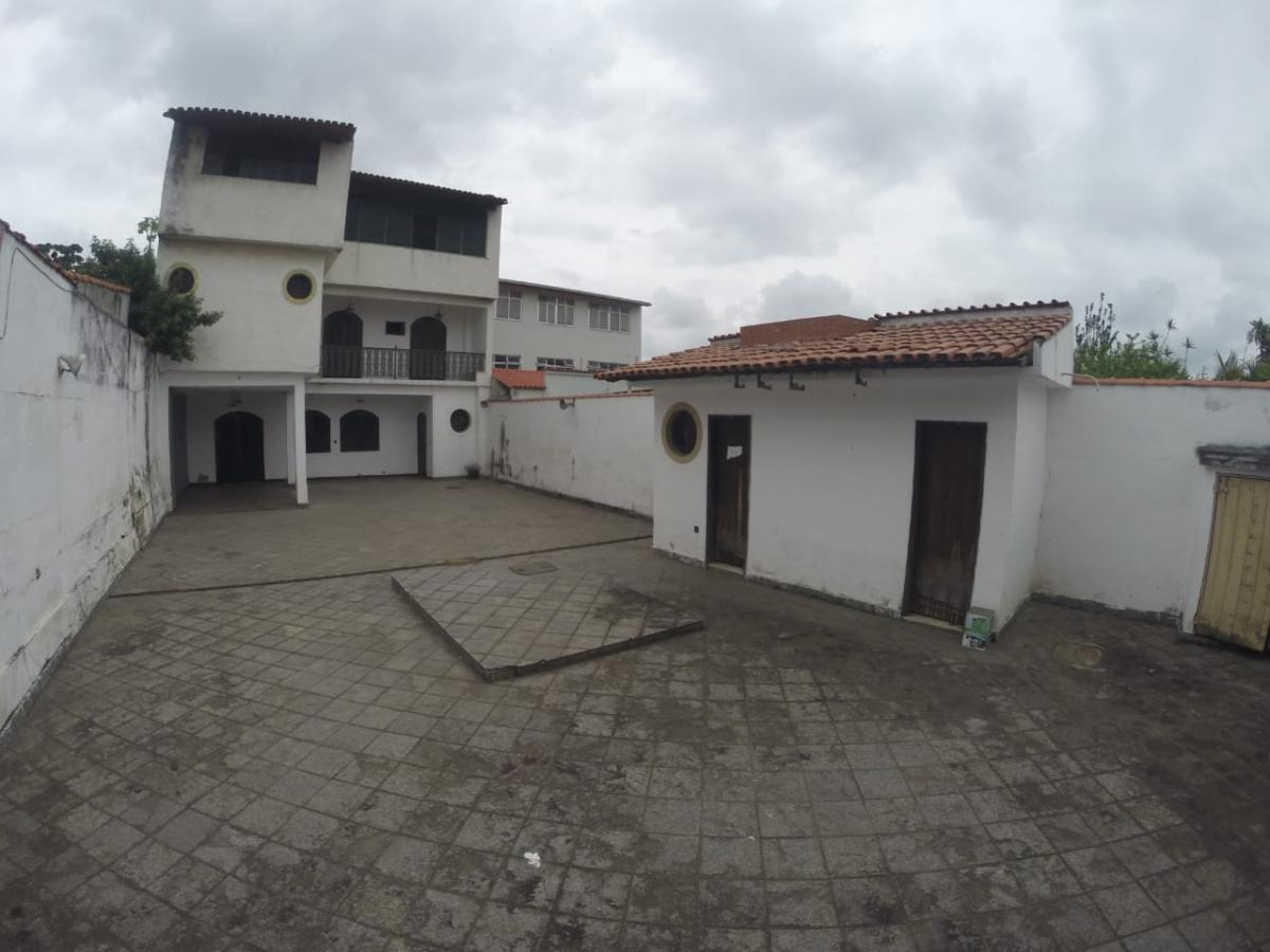 Casa para alugar com 3 quartos, 305m² - Foto 4